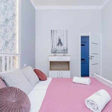 Sweet Family Chodkiewicza Rondo Grzegórzeckie By Renters Apartamento Cracóvia